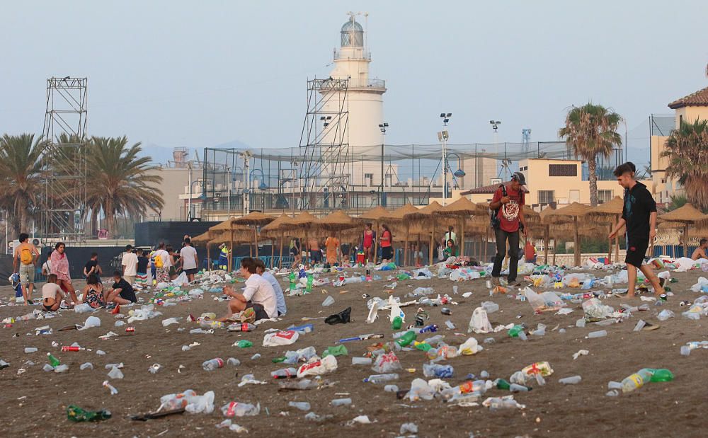 Así han quedado las playas después de la Noche de San Juan