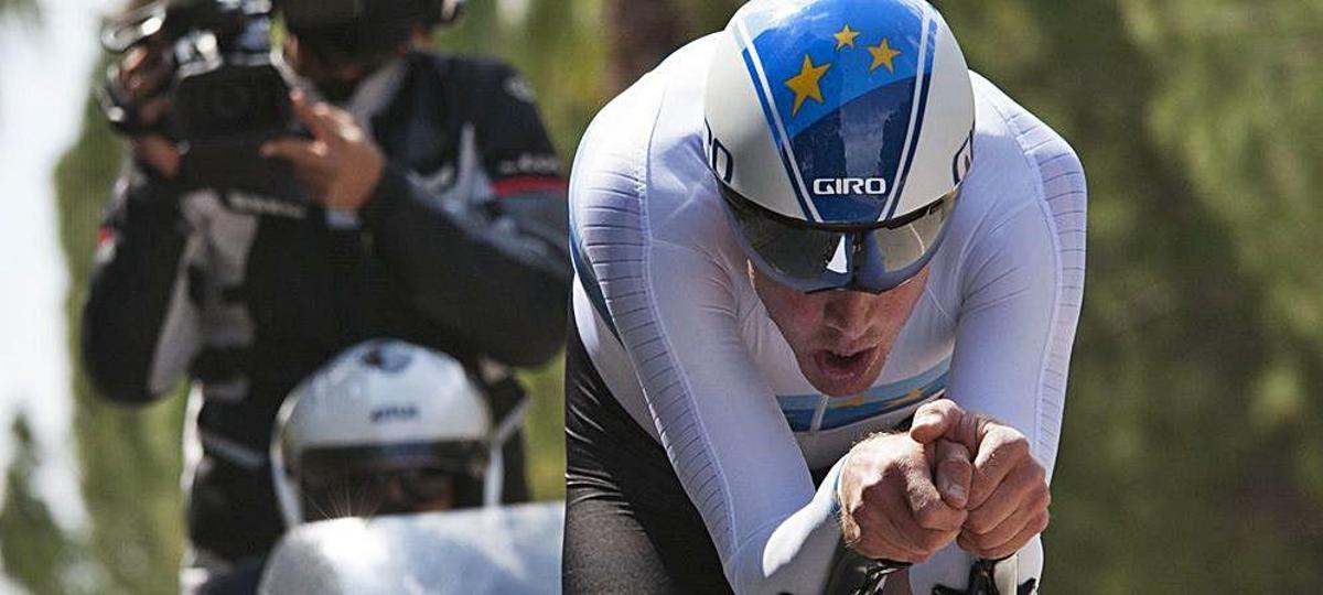 Enric Mas pierde la Volta por un pinchazo a 500 m. de meta