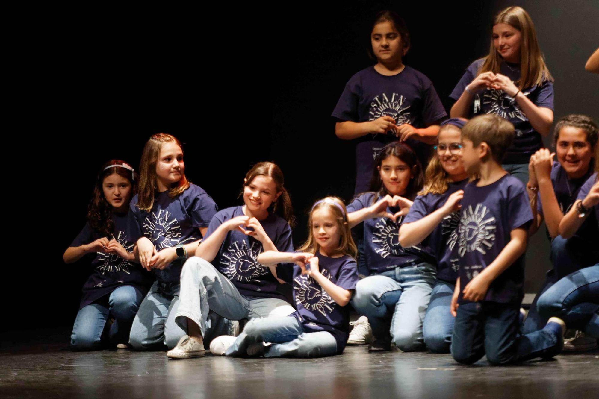 Las purisimeras dan vida al festival misionero en el Auditori Municipal Músic Rafael Beltrán Moner de Vila-real