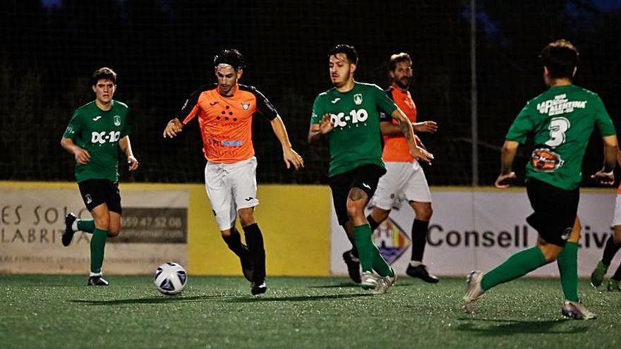 Un instante del partido entre la Penya Independent y el Sant Jordi B.