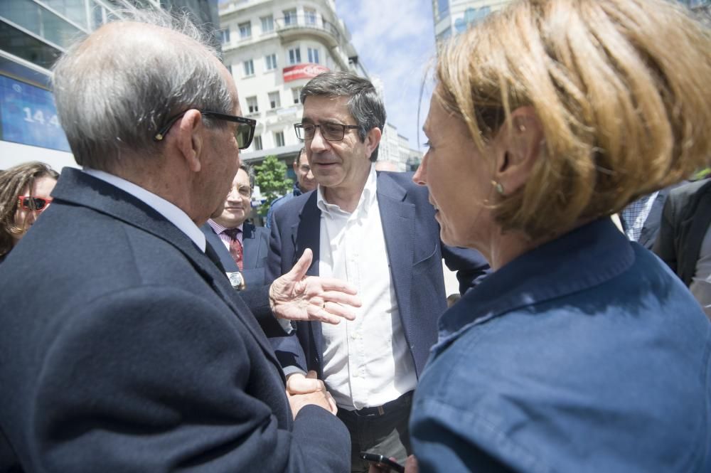 Patxi López hace campaña en A Coruña