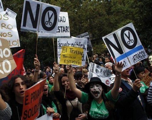 Estudiantes protestando contra los recortes en educación en Madrid