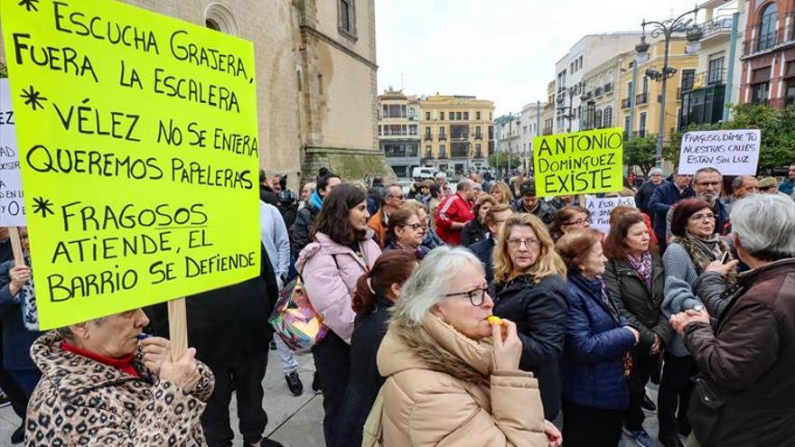 140 vecinos protestan por la falta de atención a los barrios