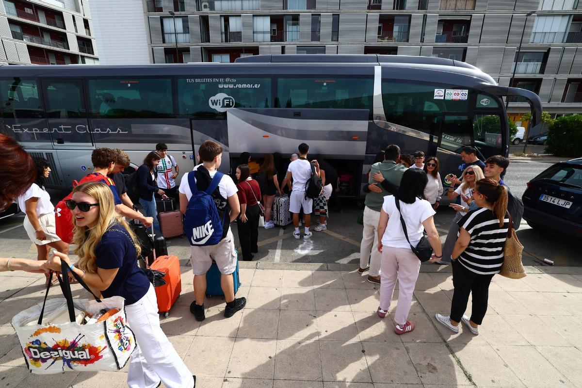 Los alumnos de Zaragoza se marchan a Salou para celebrar el final del curso.