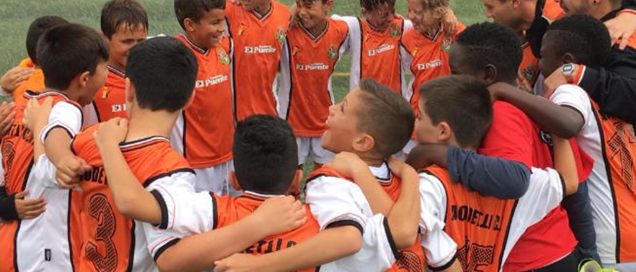 El Acodetti celebra su título y ascenso en la última jornada