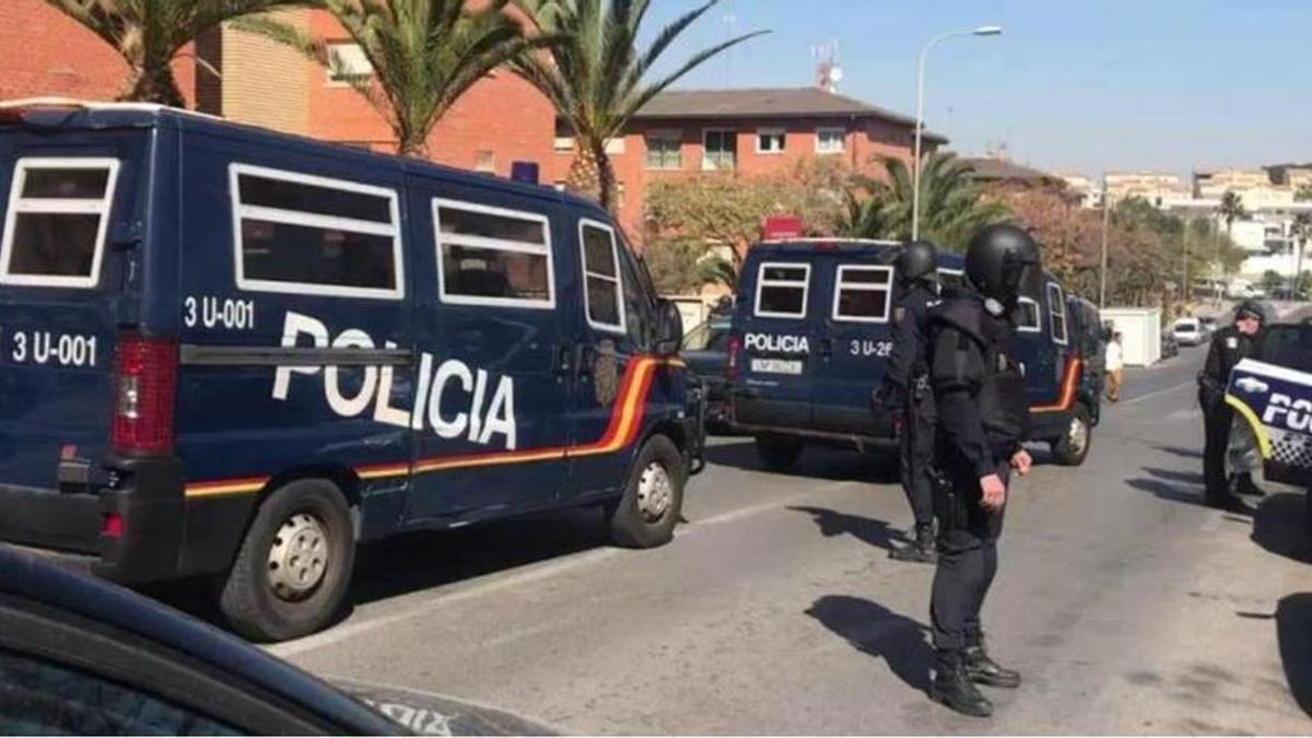 Despliegue policial en la Coma.