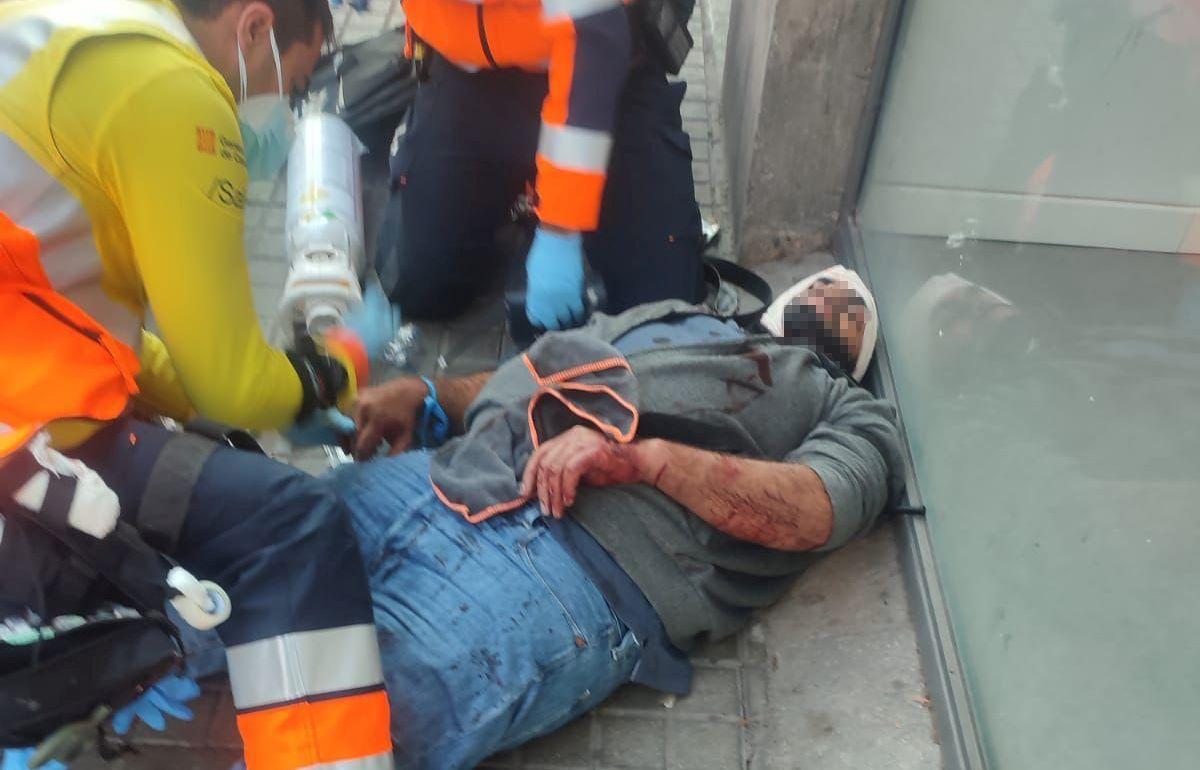 Un ciclista apunyala un taxista després d’una baralla a la Rambla de Barcelona