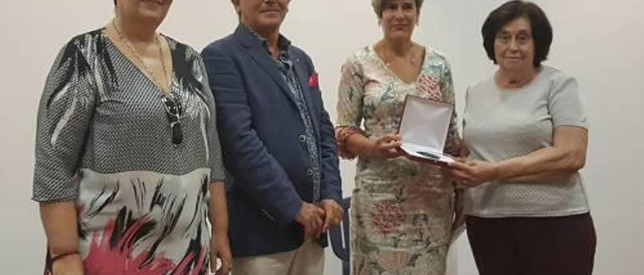 Las bolilleras de Oliva reciben la vigésima Distinció Honorífica de la asociación Centelles Riusech
