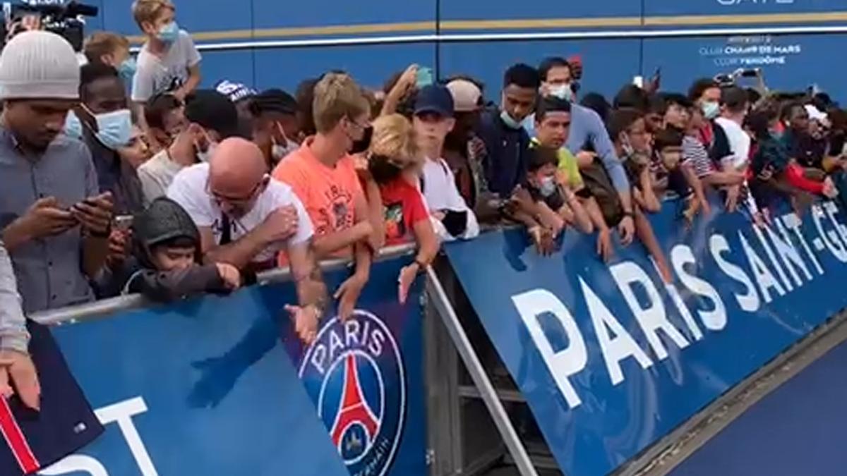 París ya enloquece con la llegada de Leo Messi: Así le esperan los fans del PSG