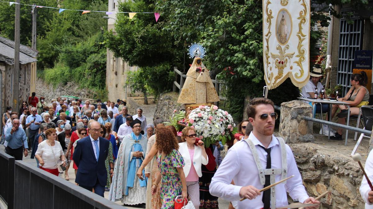 Procesión de la Virgen de Guadalupe en Requejo.