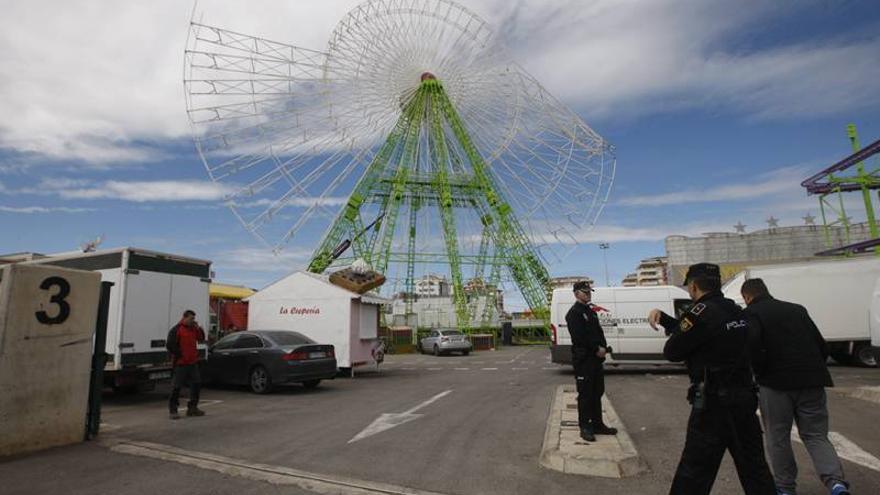 Muere al caer desde la noria el feriante que la desmontaba