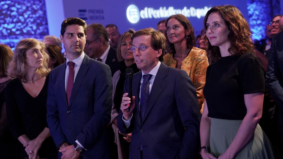 Ainhoa Moll, consejera adjunta a la Presidencia y directora editorial de Prensa Ibérica; Emilio Viciana. Consejero de Educación, Ciencia y Universidades de la Comunidad de Madrid; José Luis Martínez-Almeida, alcalde del Ayuntamiento de Madrid, e Isabel Díaz Ayuso, presidenta de la Comunidad de Madrid.