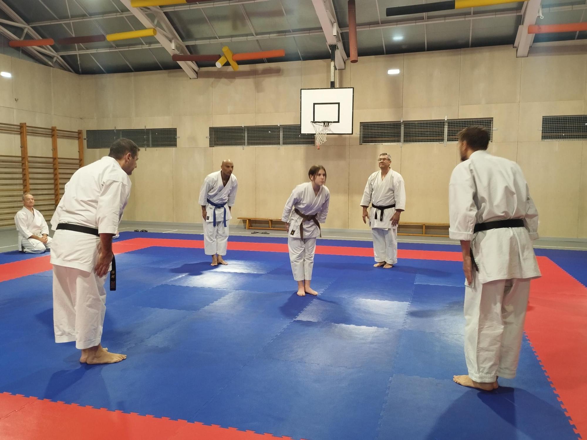 El tai-jitsu, el arte de defensa de los guerreros samurái conquista en Llanera