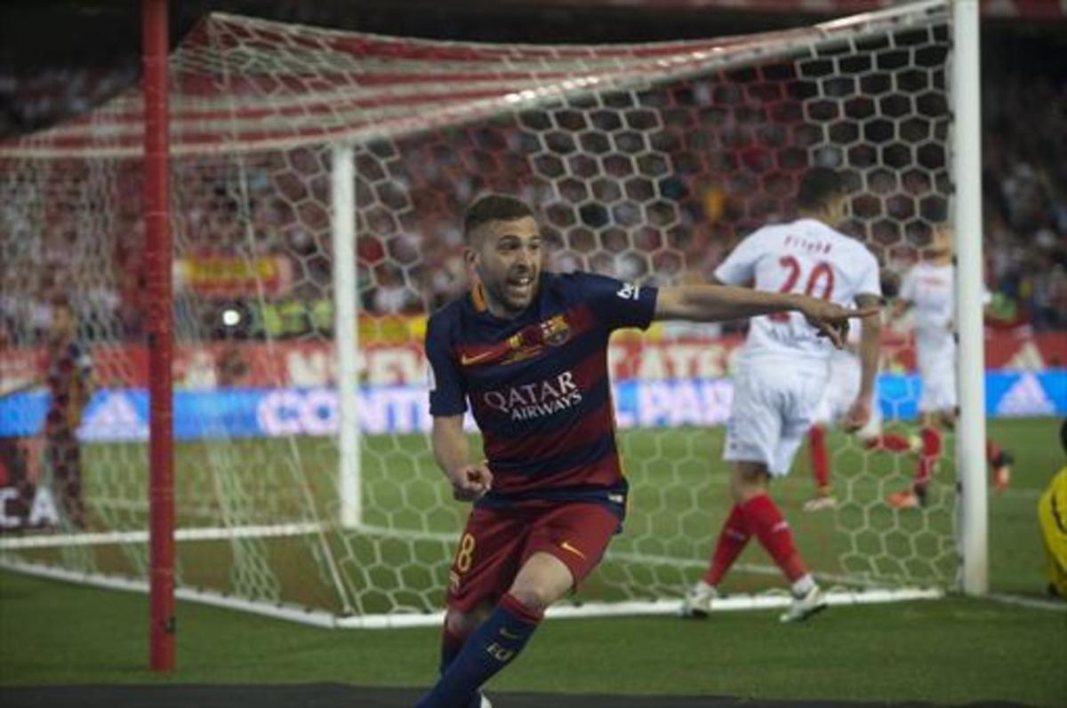 EN LA GLORIA Jordi Alba corre a celebrar su gol tras marcar de tiro cruzado.