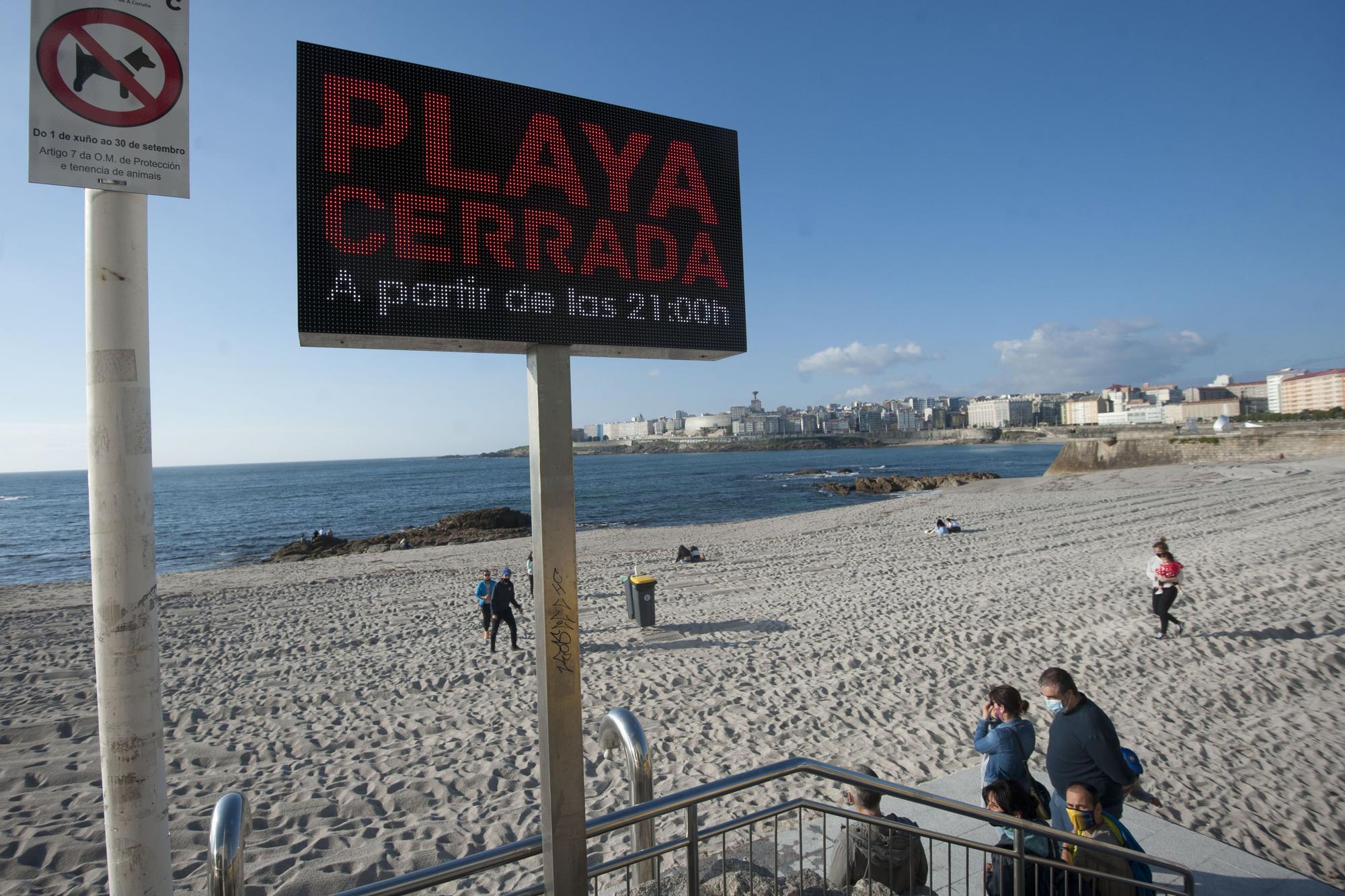 Así vive A Coruña el segundo San Juan en pandemia