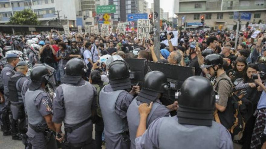 Batalla campal en Sao Paulo entre manifestantes y la policía