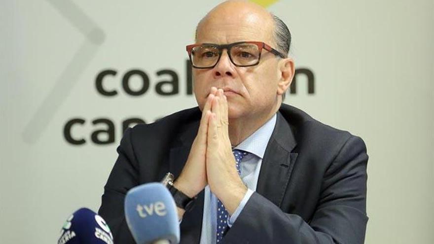 El portavoz del grupo Nacionalista Canario, José Miguel Barragán, durante la rueda de prensa de este miércoles en la opinó sobre las declaraciones de los miembros del Gobierno de Canarias respecto a la situación económica de la Comunidad Autónoma.