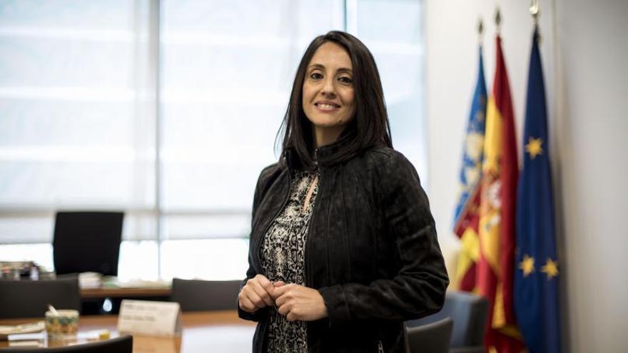 Rebeca Torró, que pasa a ser consellera de Política Territorial; y Arcadi España, que asume Hacienda. | FERNANDO BUSTAMANTE / ÁXEL ÁLVAREZ