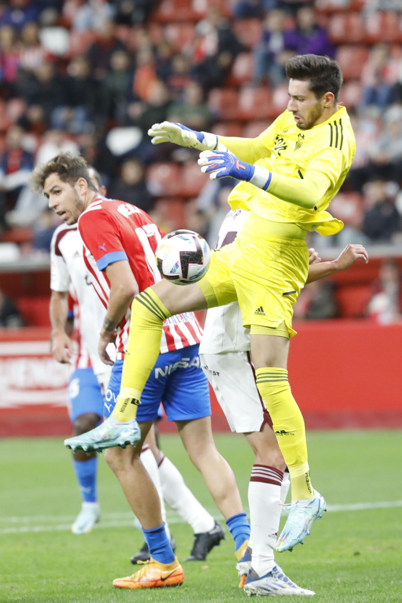 En imágenes: así fue el duelo entre Sporting y Albacete en El Molinón