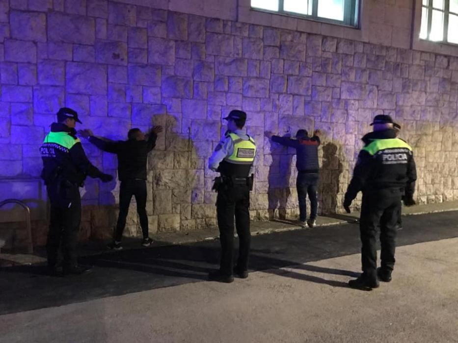 Gossos ensinistrats en un operatiu a Figueres