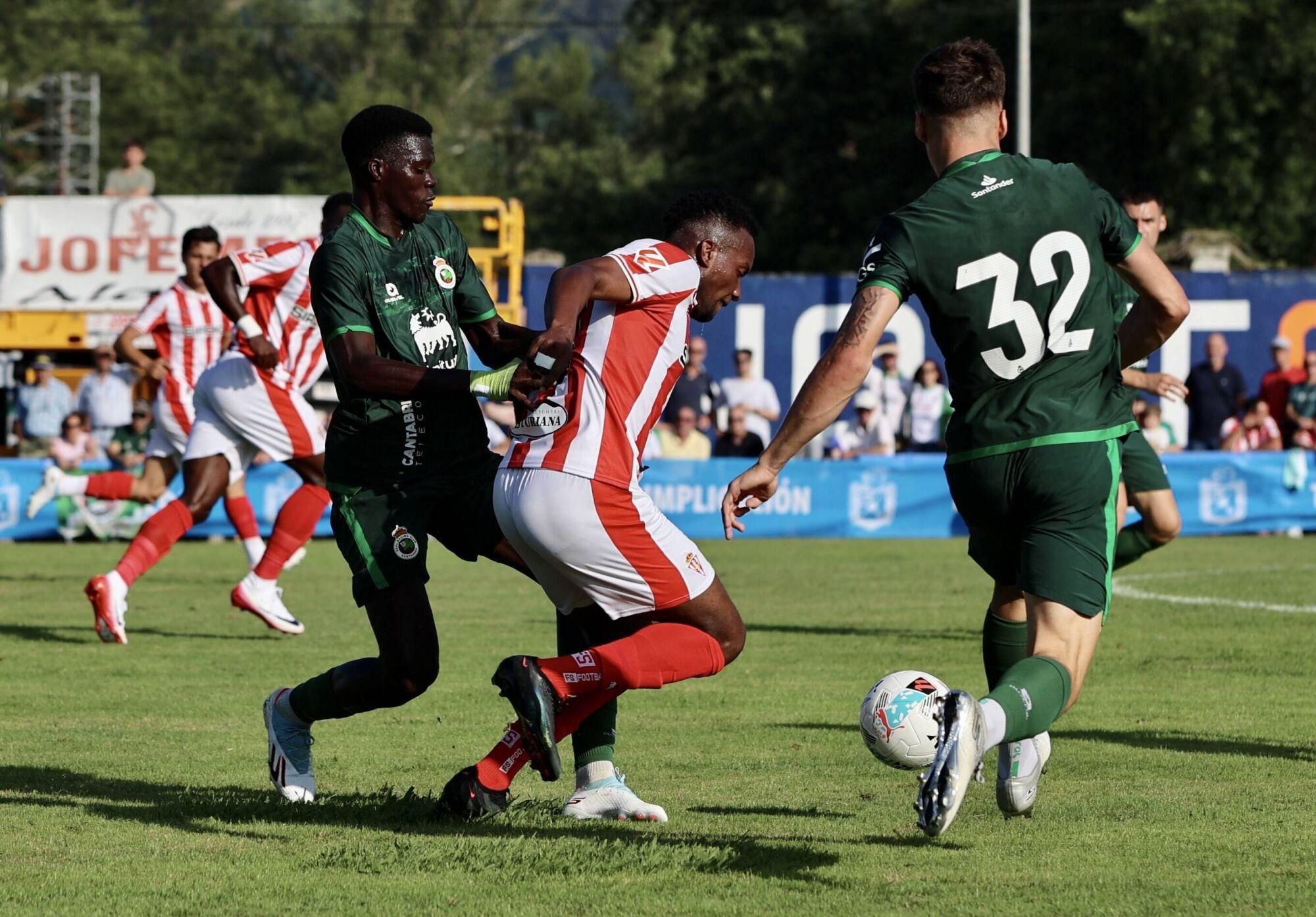 EN IMÁGENES: Amistoso de pretemporada en Grado entre Sporting y Racing de Santander