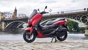 La Yamaha NMax 125 sigue siendo, un mes más, la moto más vendida en España, con 652 unidades matriculadas en noviembre (12.082 en total). Su precio de partida es de 3.599 euros.