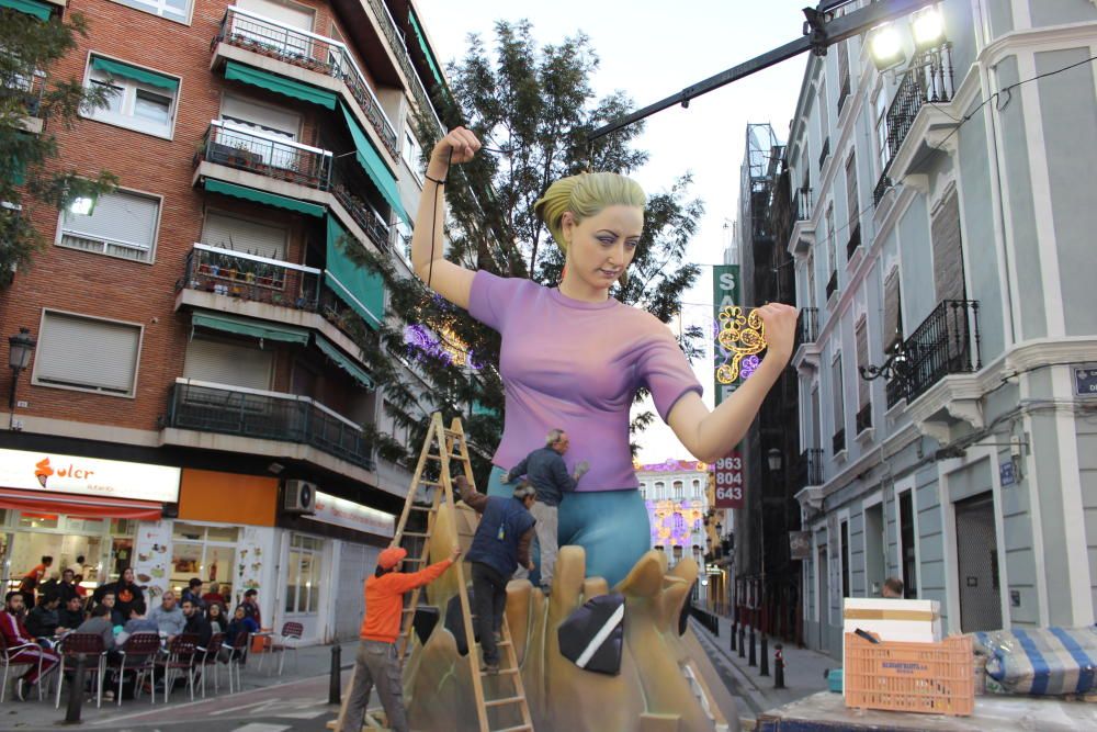 En el proyecto, Rocío, que fue escaneada en 3D, se convierte en una mujer que rompe las cuerdas de la violencia y ae rebela.