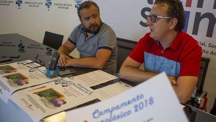 Rafael Cuíña y Alberto Viz, ayer, durante la presentación del campamento tecnológico. // Bernabé/Ana Agra