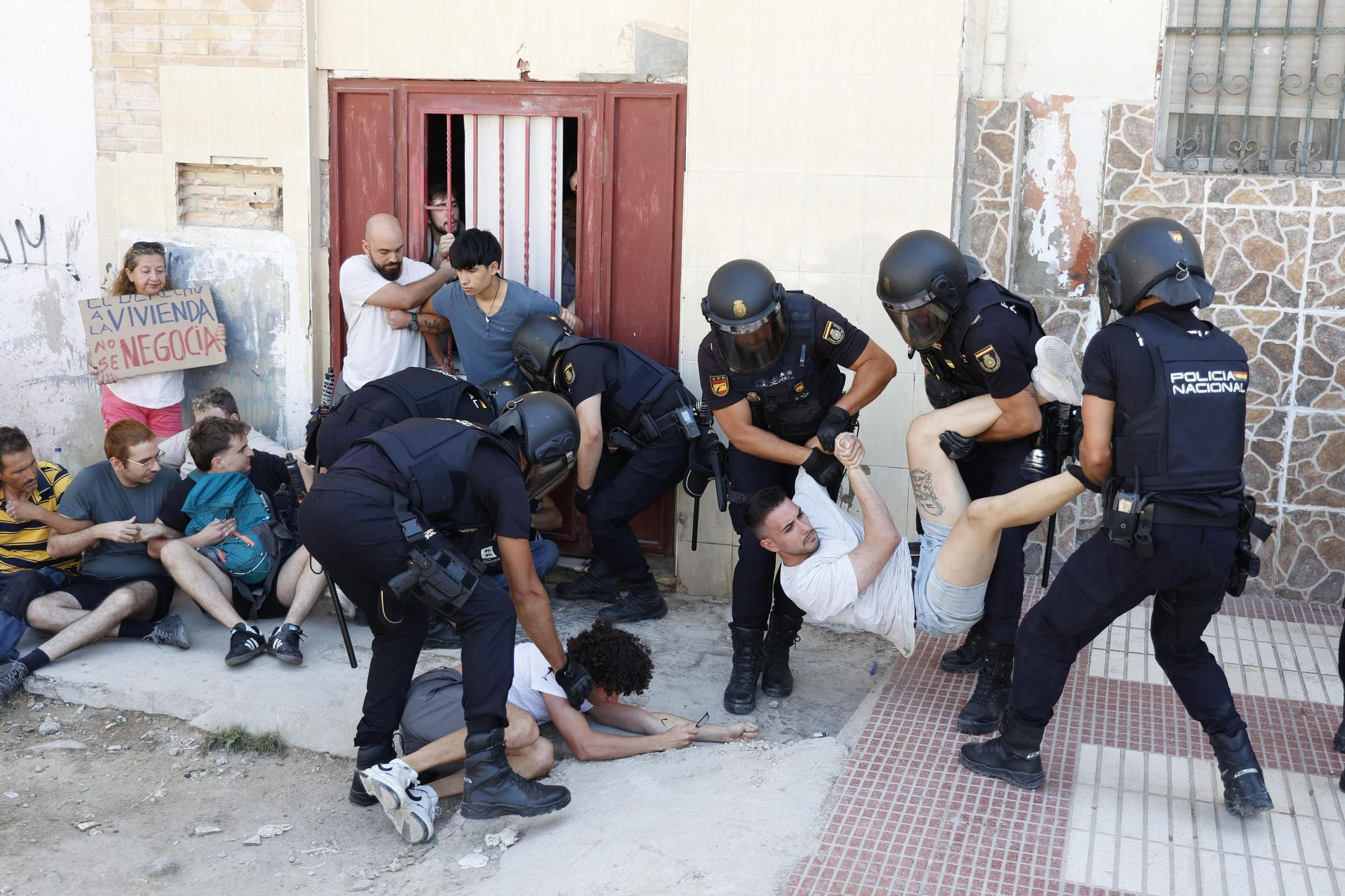 Desahucio en el barrio de Nou Alacant
