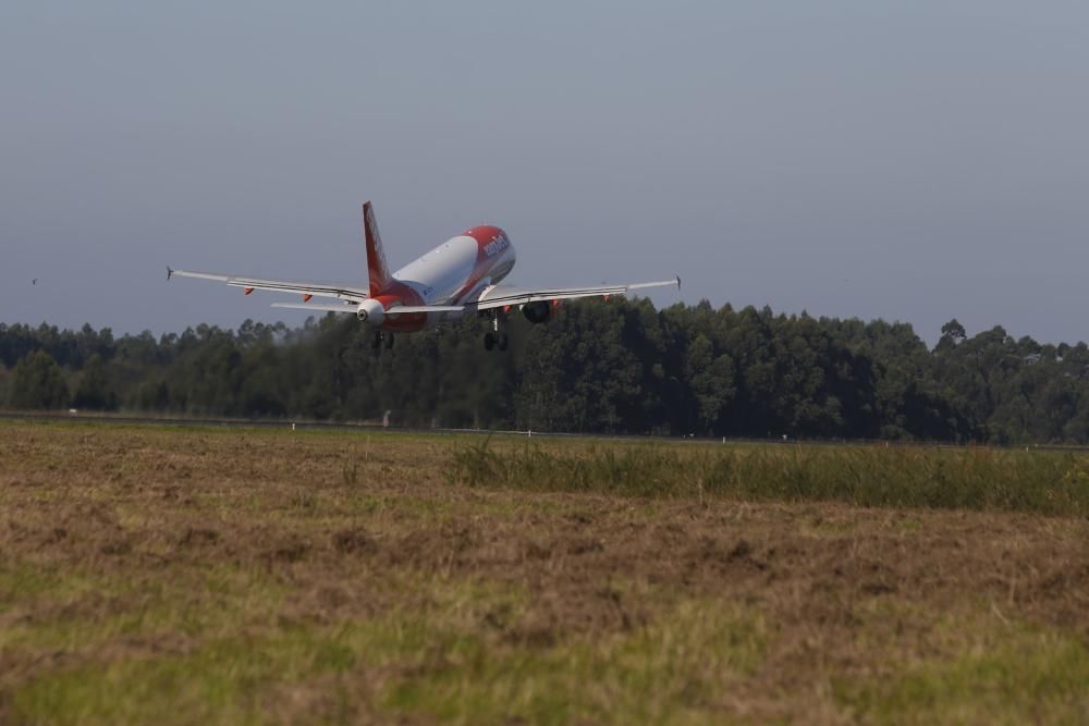 El Aeropuerto de Asturias moderniza su dispositivo antiniebla