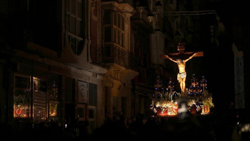 La procesión del Silencio enmudece las calles de Cartagena