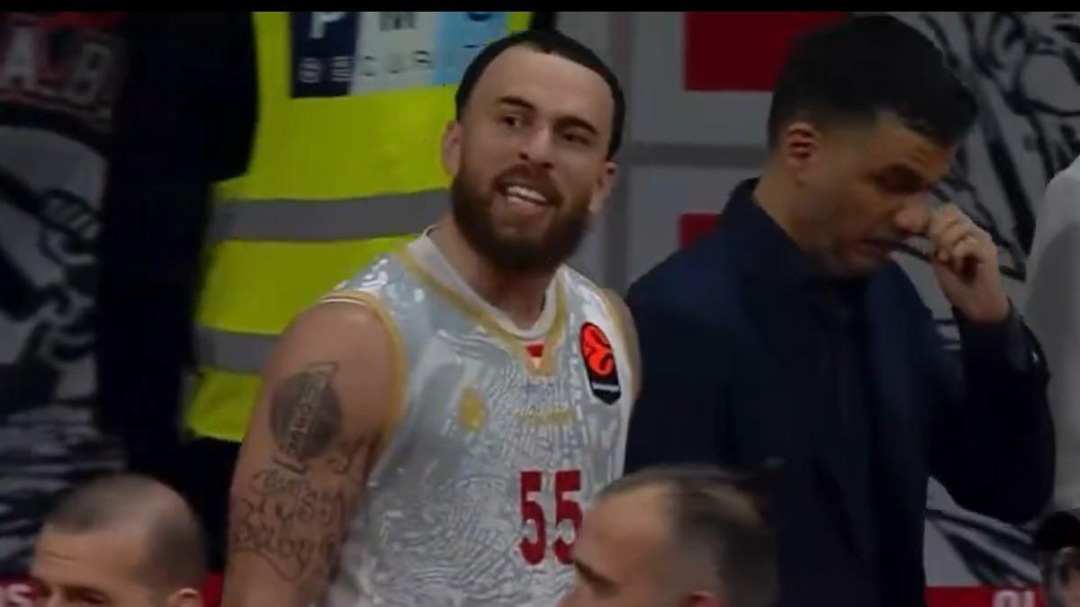 Mike James, expulsado ante Olympiacos