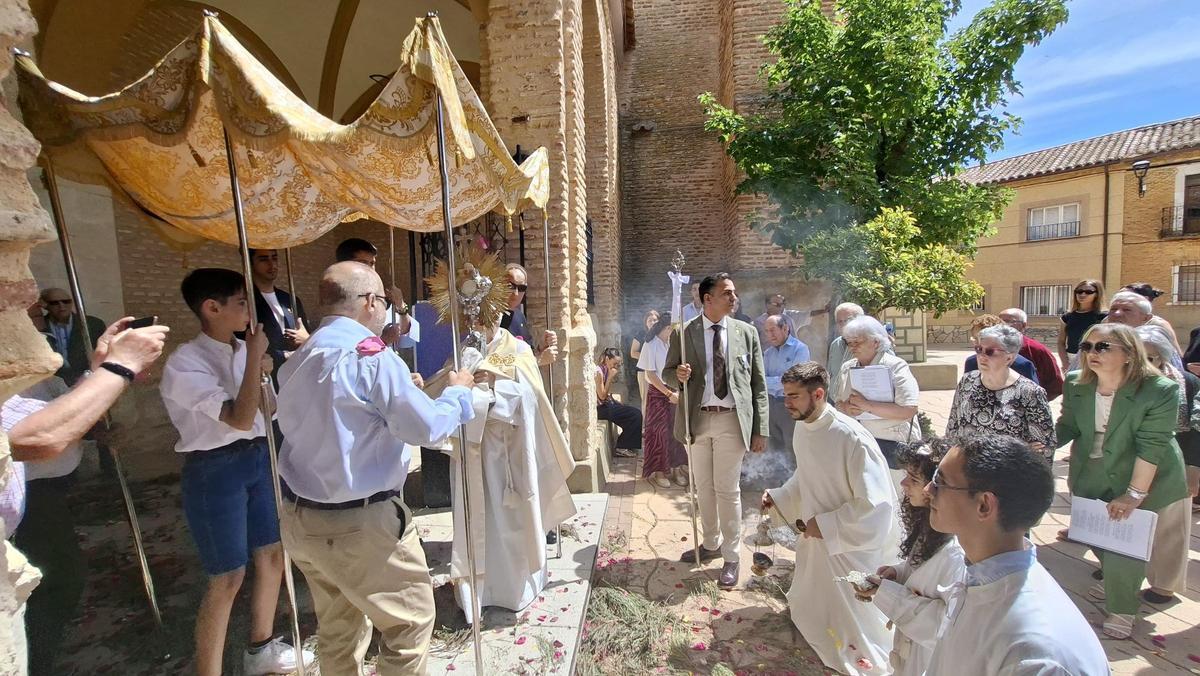 GALERÍA | El Corpus Christi impregna de devoción los pueblos de Zamora