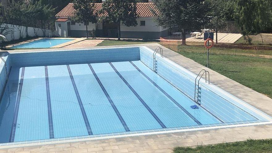 La piscina de Morella se queda vacía en pleno agosto