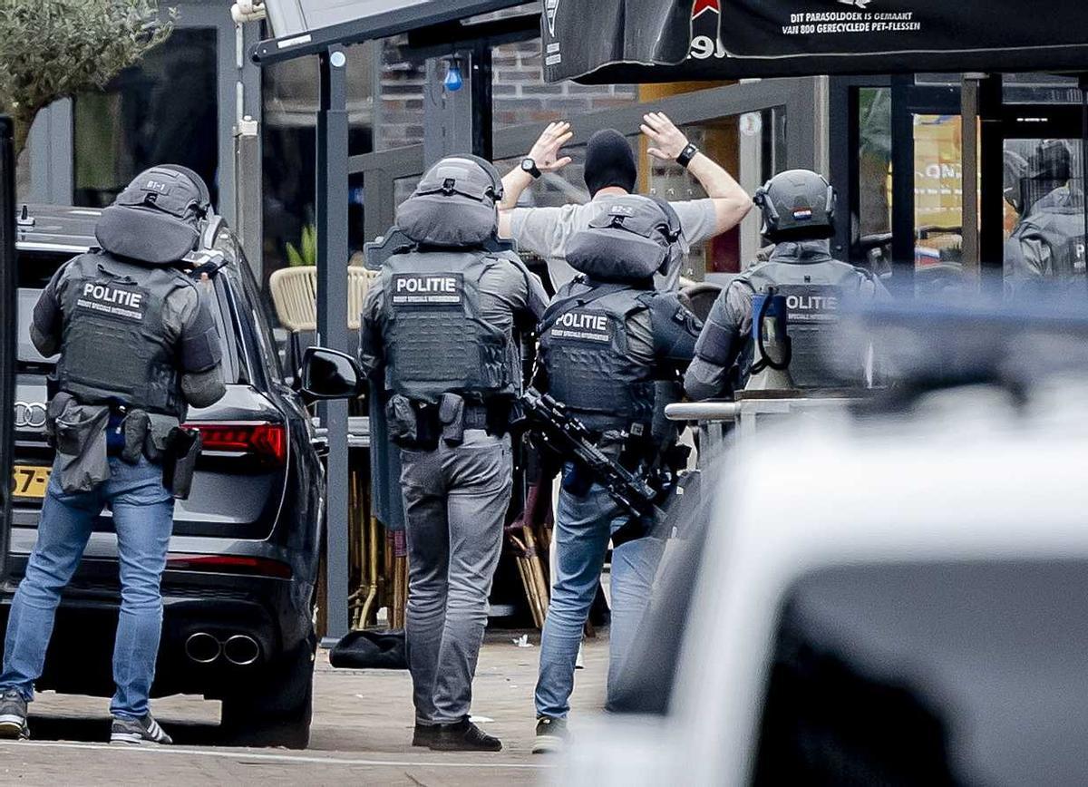 Police detain man during hostage situation in Dutch town of Ede