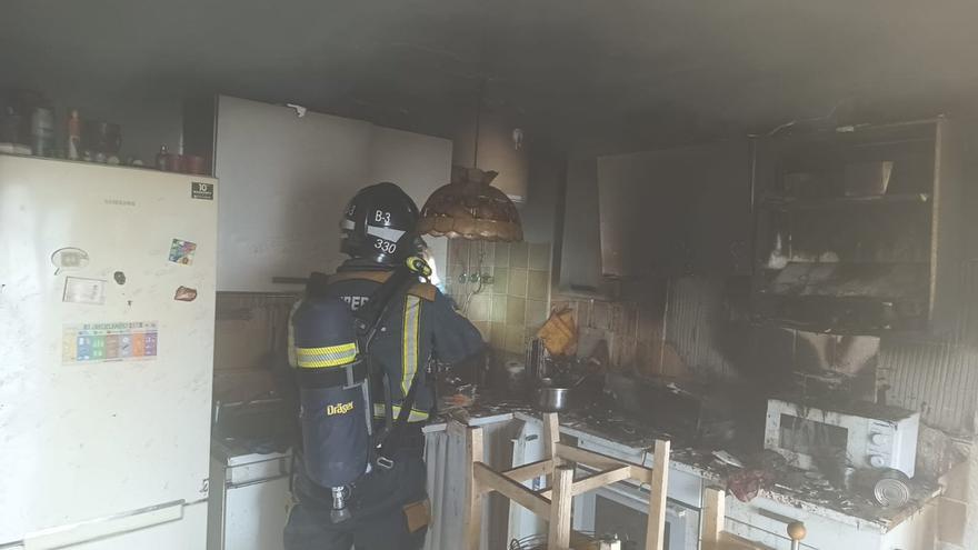 Una mujer intoxicada por inhalación de humo en un incendio en Icod de Los Vinos