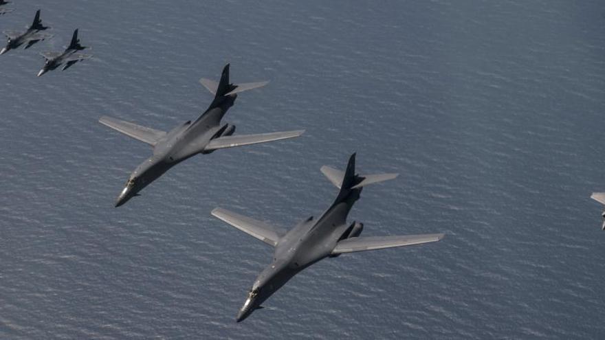 Aviones de EEUU y japoneses en Japón el pasado día 18.