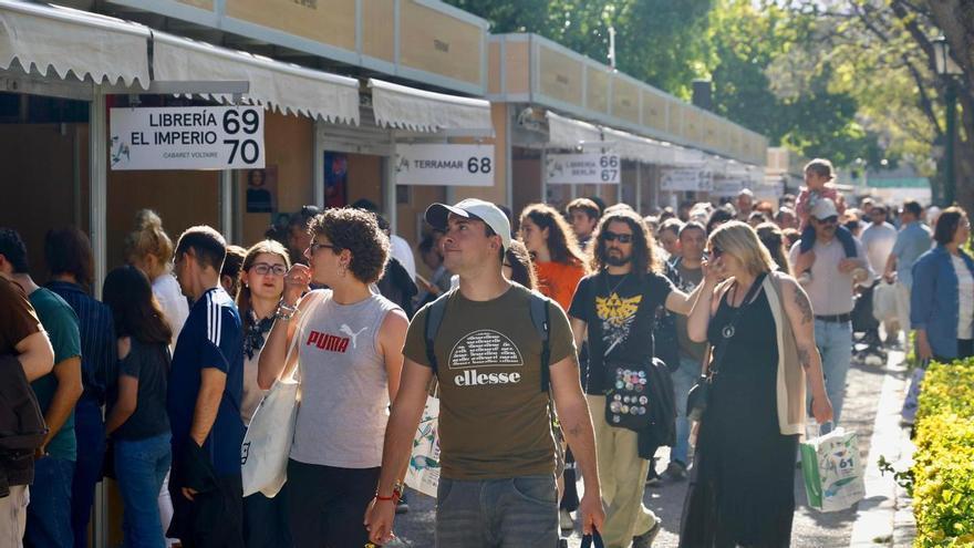 Llenazo en la Fira del Llibre en su última jornada en València