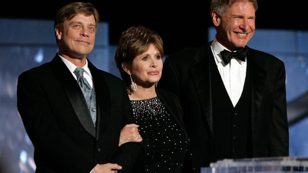 Mark Hamill, Carrie Fisher y Harrison Ford, durante una gala en homenaje a George Lucas, en el 2005.