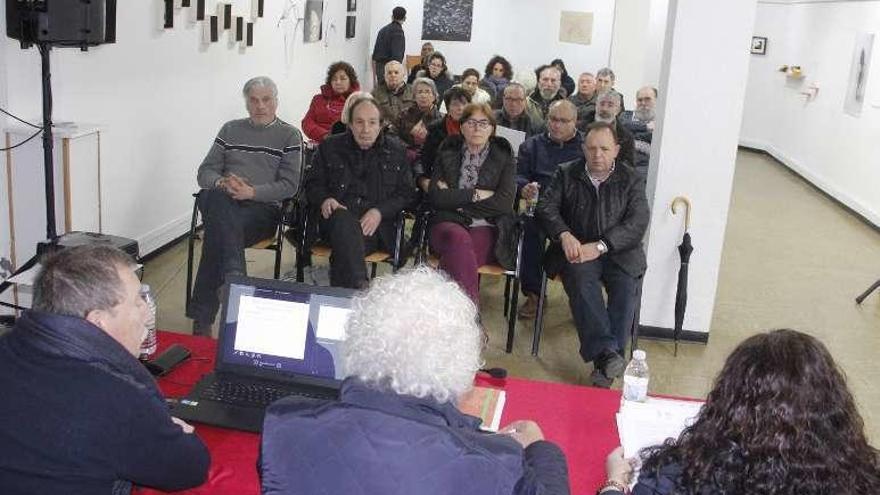 Asamblea del Ateneo Santa Cecilia de Marín. // Santos Álvarez