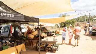 Mercado de sa Cooperativa de Sant Antoni: "Las verduras de aquí las como con más pasión que las del súper"