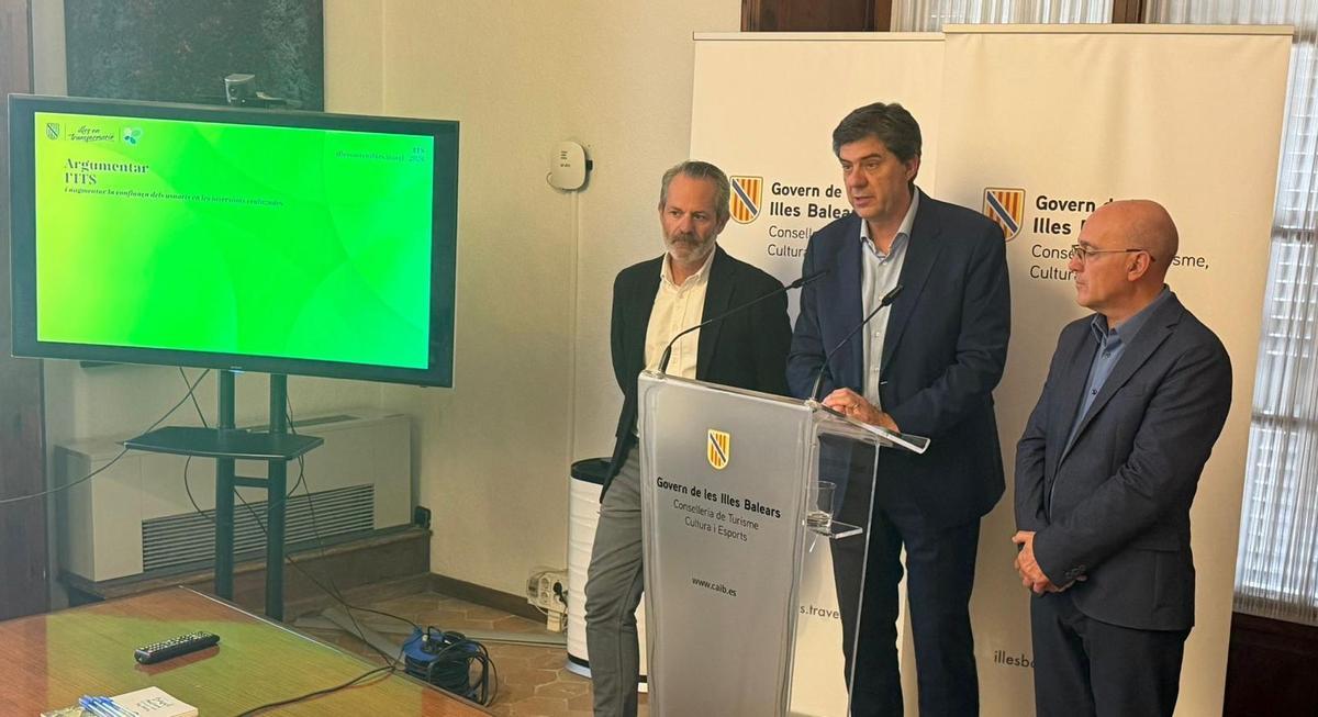 El conseller de Turismo, Jaume Bauzà, durante la rueda de prensa de esta mañana
