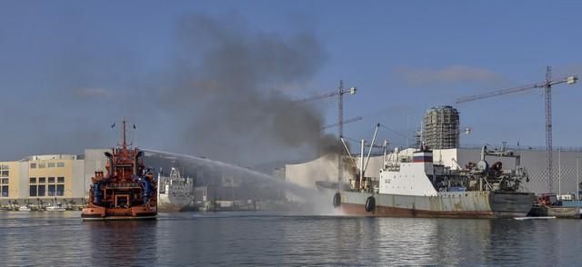 Tercer día del incendio en el barco Finwhale