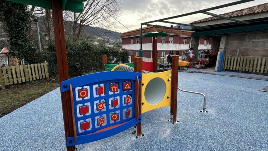 El Concello de Marín reforma el patio de la escuela Galiña Azul de San Pedro
