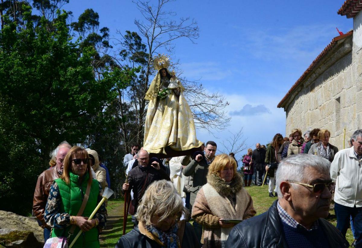 La Virgen, en el inicio de la procesión a la salida de la capilla.   | // GONZALO NÚÑEZ