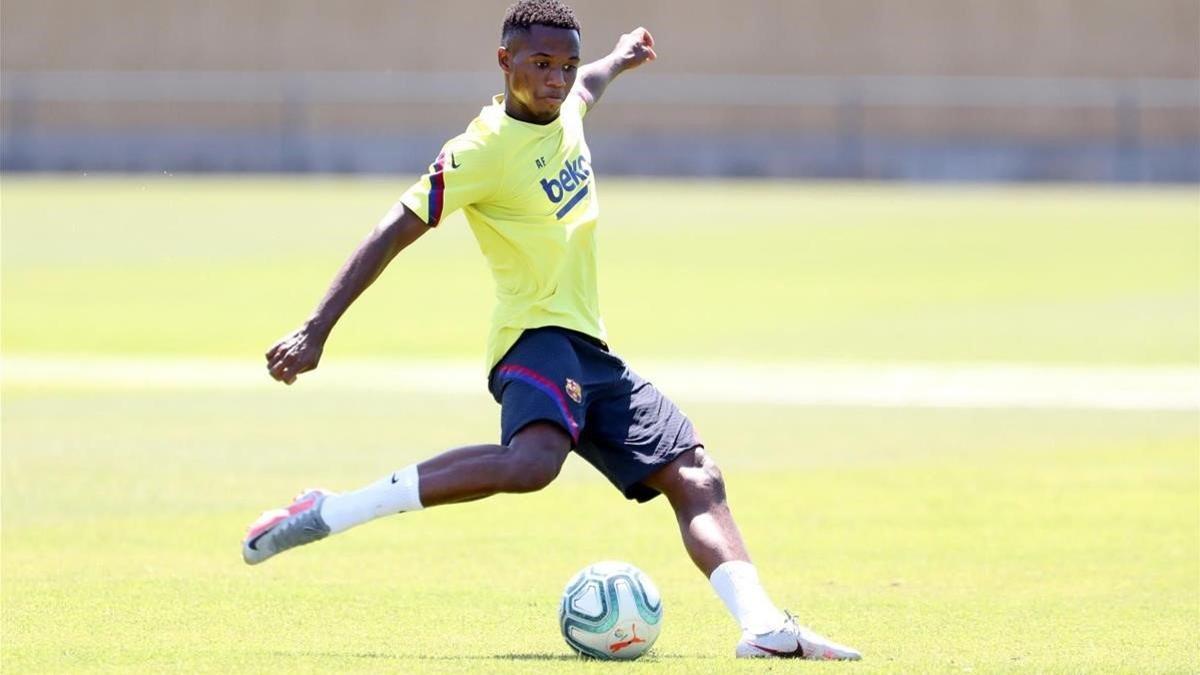 Ansu Fati, en un entrenamiento del Barça en la ciudad deportiva.