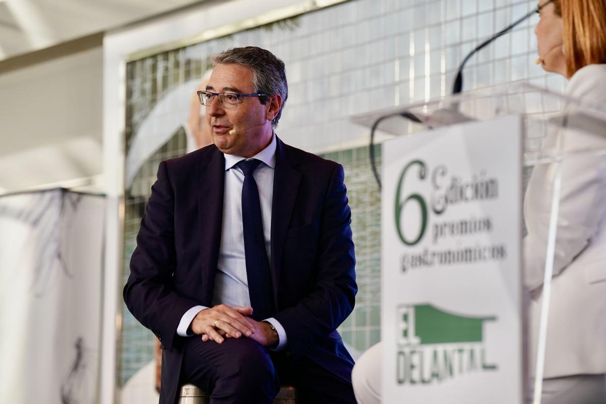 El presidente de la Diputación, Francis Salado, en los premios gastronómicos El Delantal.