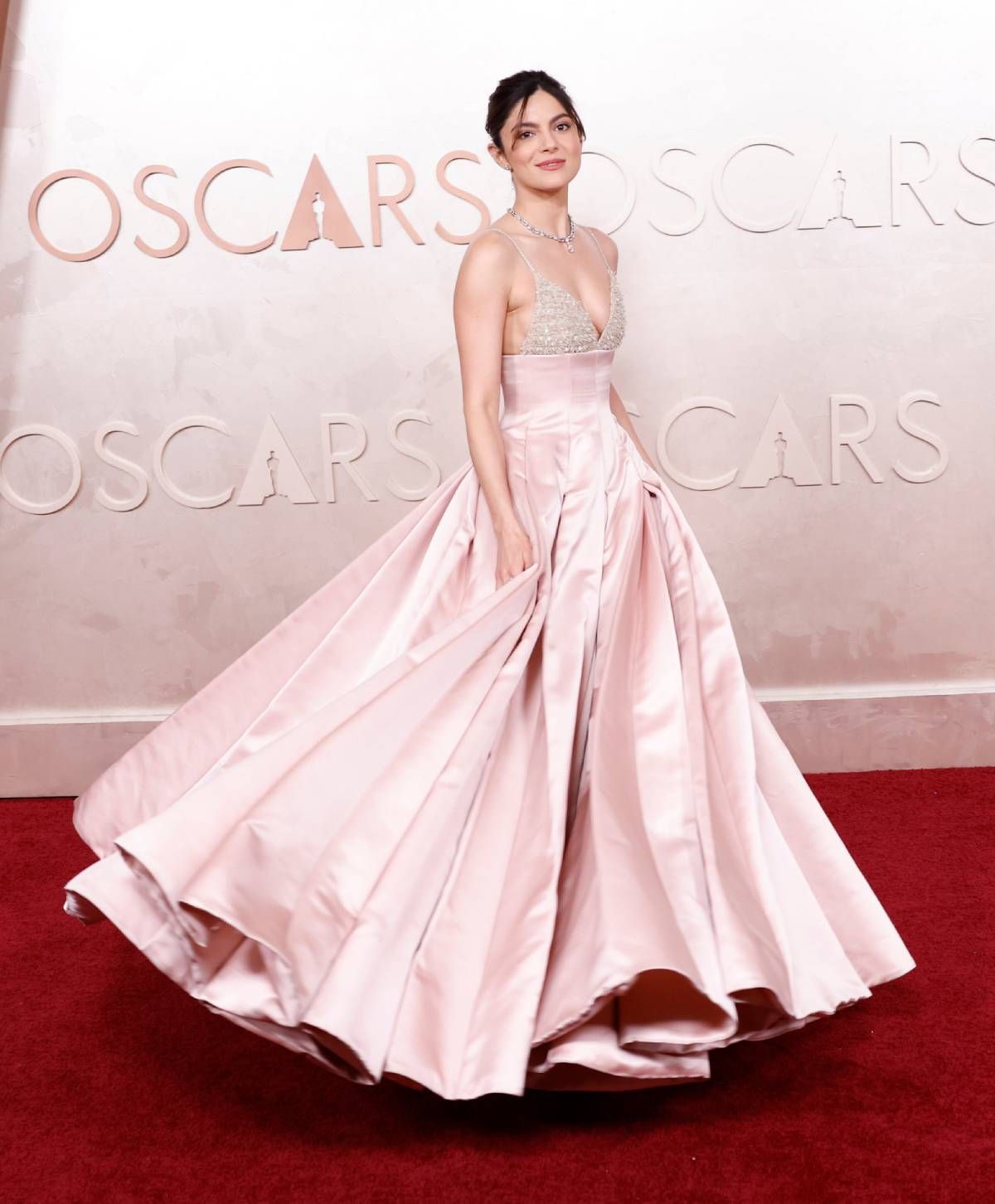 Monica Barbaro, de Dior en los Premios Oscar 2025