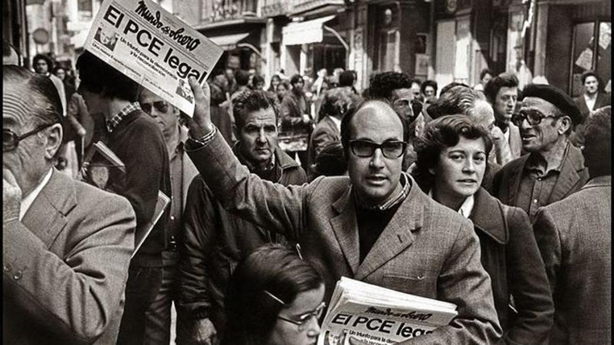 Legalización do PCE en abril de 1977.