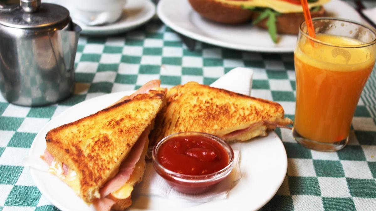 El sándwich mixto es un plato muy recurrente para cenar